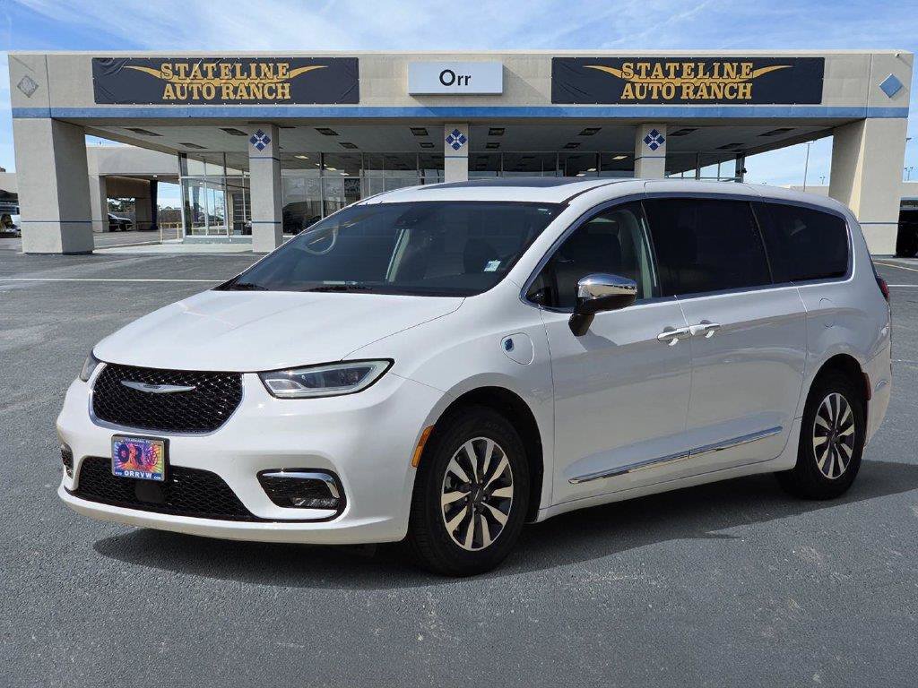 Used 2023 Chrysler Pacifica Limited FWD image 3