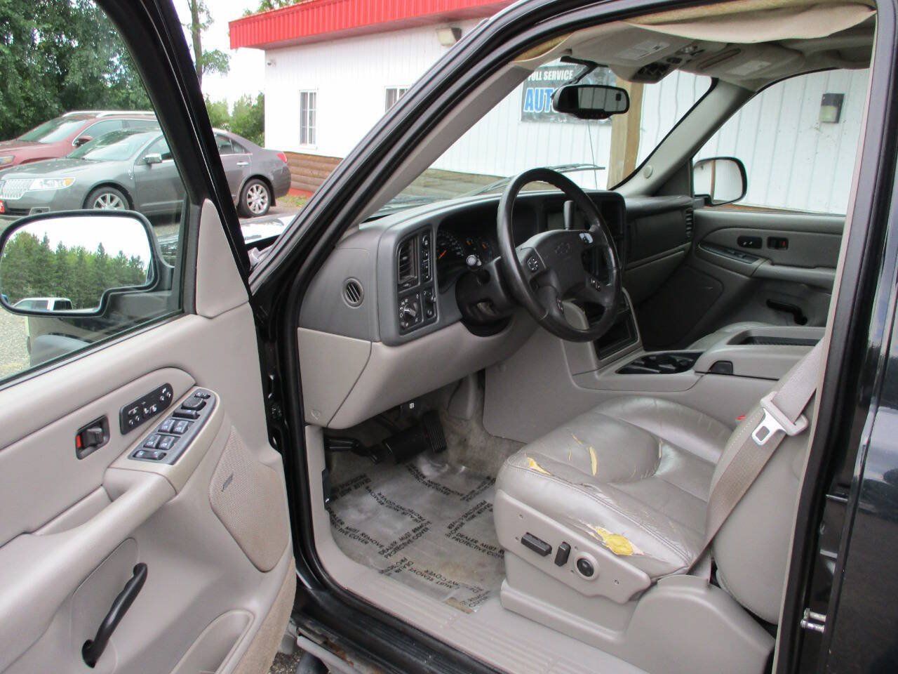 Used 2004 Chevrolet Tahoe Z71 w/ Z71 Preferred Equipment Group AWD/4WD image 15
