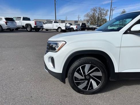 Used 2025 Volkswagen Atlas SE image 4