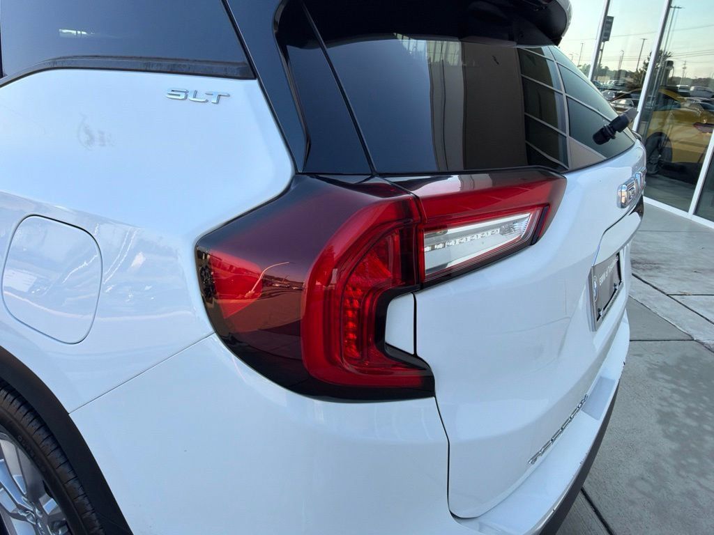 Used 2023 GMC Terrain SLT FWD image 15
