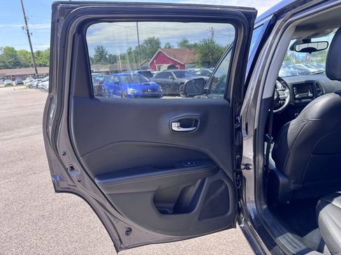 Used 2018 Jeep Compass Latitude w/ Cold Weather Group AWD/4WD image 13