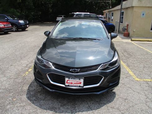 Used 2018 Chevrolet Cruze LT w/ Convenience Package FWD image 11