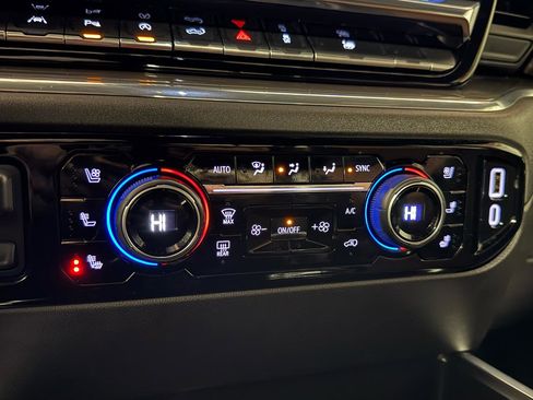 Used 2024 Chevrolet Silverado 1500 High Country image 30