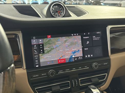 Used 2021 Porsche Macan AWD/4WD image 24