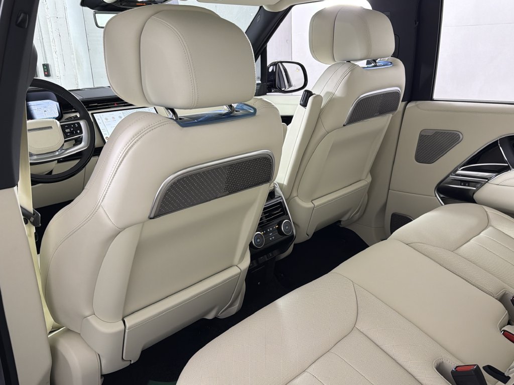 New 2027 Land Rover Range Rover Long Wheelbase Autobiography AWD/4WD image 34