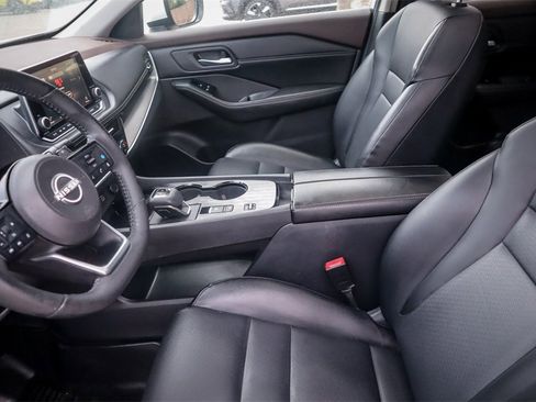 Used 2022 Nissan Rogue SV w/ SV Premium Package image 9