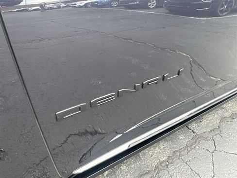 Used 2023 GMC Yukon Denali Ultimate AWD/4WD image 32