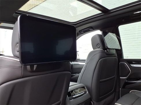 New 2026 Cadillac Escalade Luxury w/ LPO, Radiant Package image 6