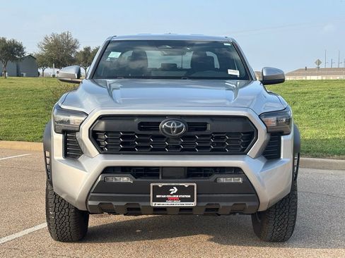 Used 2025 Toyota Tacoma TRD Off-Road image 3