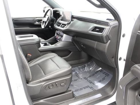 Used 2022 GMC Yukon XL SLT w/ SLT Luxury Package AWD/4WD image 24