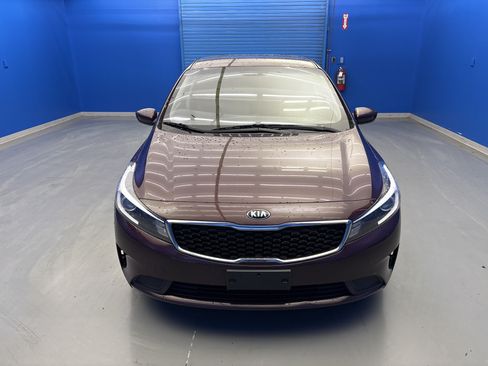 Used 2017 Kia Forte LX FWD image 3