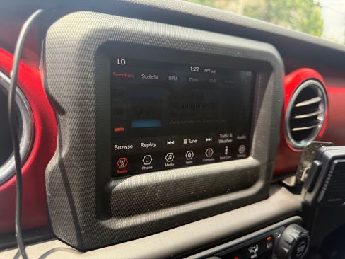 Used 2018 Jeep Wrangler Unlimited Rubicon w/ Cold Weather Group AWD/4WD image 28