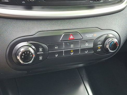 Used 2017 Kia Sorento LX image 17