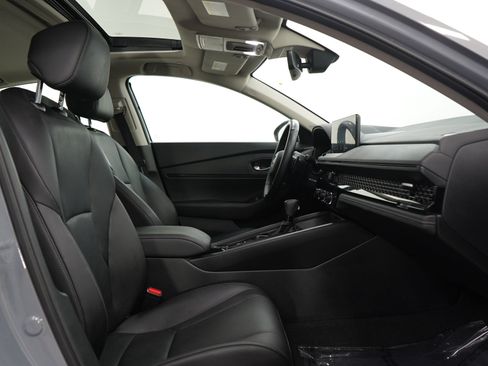 Used 2023 Honda Accord EX-L image 11