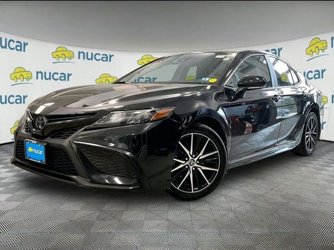 Used 2023 Toyota Camry SE w/ Cold Weather Package image 3
