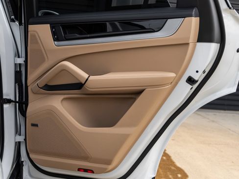 Certified 2026 Porsche Cayenne AWD/4WD image 37