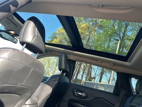 Used 2015 Jeep Cherokee Trailhawk w/ Comfort/Convenience Group image 33