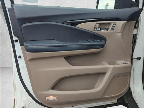 Used 2020 Honda Pilot Touring image 11