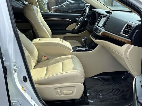 Used 2018 Toyota Highlander Limited Platinum image 6