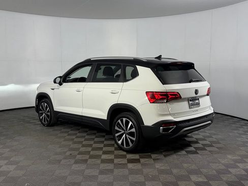 Used 2023 Volkswagen Taos SE w/ Panoramic Sunroof Package FWD image 11
