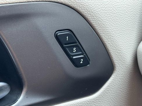 Used 2023 Chrysler Pacifica Touring-L FWD image 20