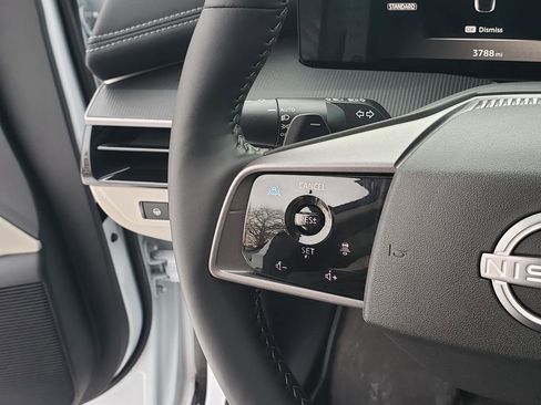 Certified 2025 Nissan Murano SV image 33