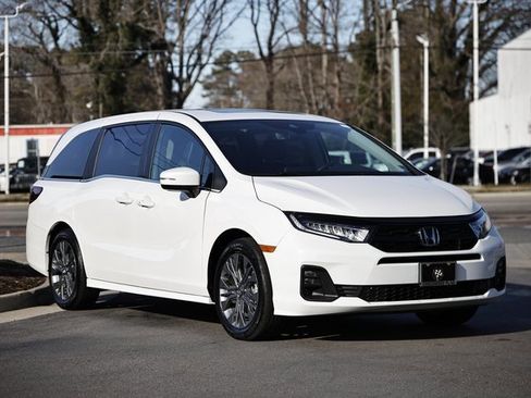 Certified 2025 Honda Odyssey Touring image 12