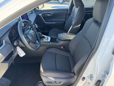 New 2025 Toyota RAV4 SE image 2