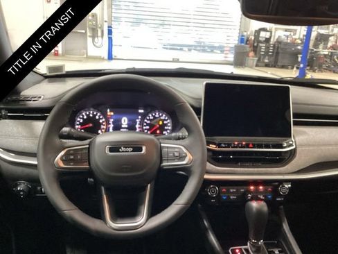 Used 2023 Jeep Compass Latitude w/ Convenience Group AWD/4WD image 6