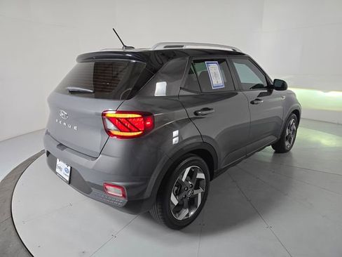 Used 2024 Hyundai Venue Limited image 5