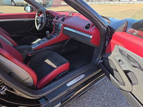 Used 2021 Porsche 718 Boxster Spyder image 12