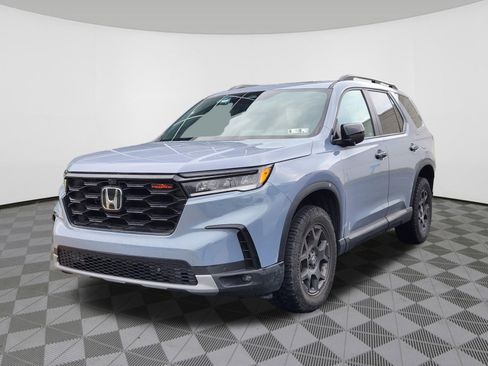 Used 2023 Honda Pilot TrailSport image 2