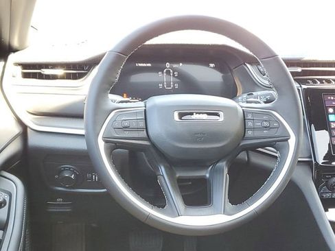 New 2025 Jeep Grand Cherokee L Altitude image 7