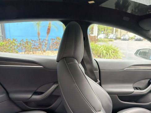 Used 2022 Tesla Model S image 16