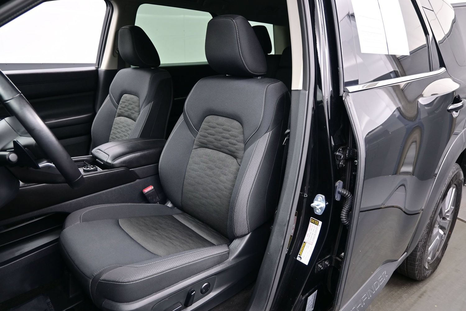 Used 2025 Nissan Pathfinder SV AWD/4WD image 12