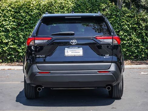 Used 2025 Toyota RAV4 LE AWD/4WD image 5