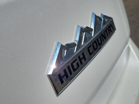 Used 2021 Chevrolet Traverse High Country AWD/4WD image 14
