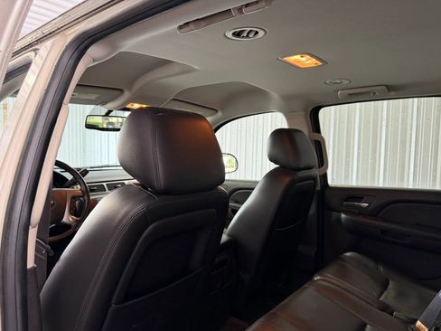 Used 2014 Chevrolet Suburban LT AWD/4WD image 14