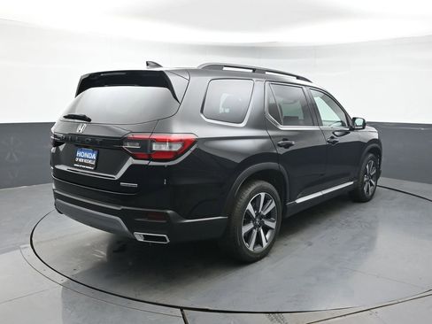 Used 2023 Honda Pilot Touring image 6