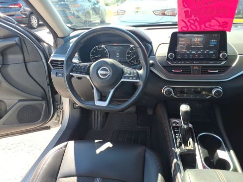Used 2023 Nissan Altima 2.5 SR FWD image 13