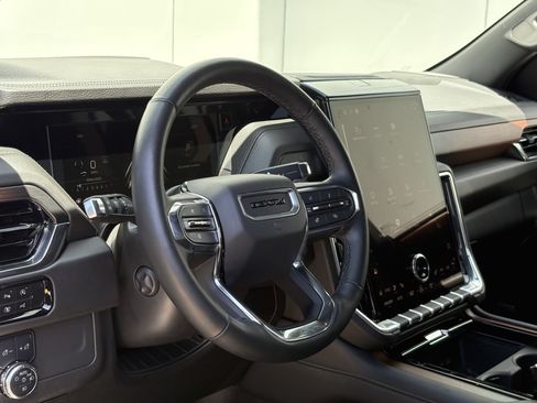 Used 2025 GMC Yukon XL Denali AWD/4WD image 16
