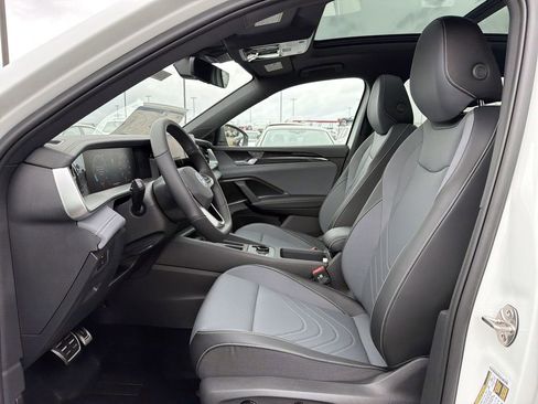 New 2026 Volkswagen Tiguan SE R-Line FWD image 11