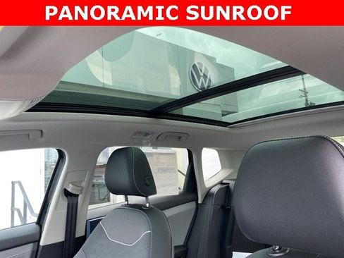 New 2024 Volkswagen Taos SE image 3