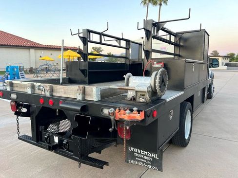 Used 2017 Ford F550 2WD Regular Cab Super Duty image 4