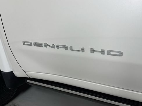 Used 2024 GMC Sierra 3500 Denali Ultimate AWD/4WD image 32