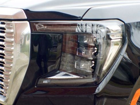 Used 2023 GMC Yukon Denali image 9