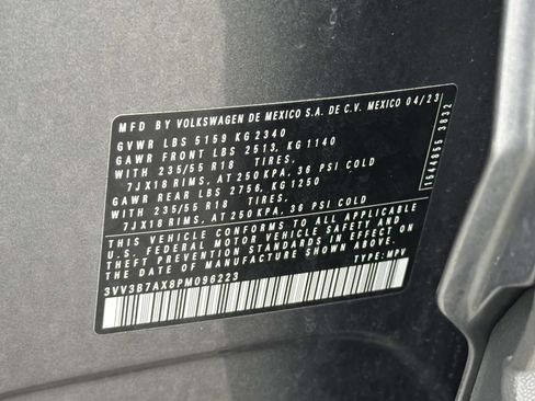 Used 2023 Volkswagen Tiguan SE image 12