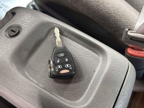 Used 2006 Dodge Grand Caravan SXT FWD image 35