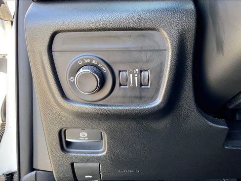 Used 2025 Jeep Grand Cherokee Laredo w/ MOPAR Finishing Package RWD image 33