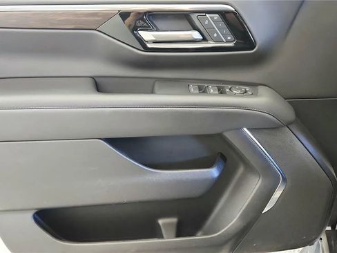 Used 2025 Chevrolet Tahoe LT AWD/4WD image 32